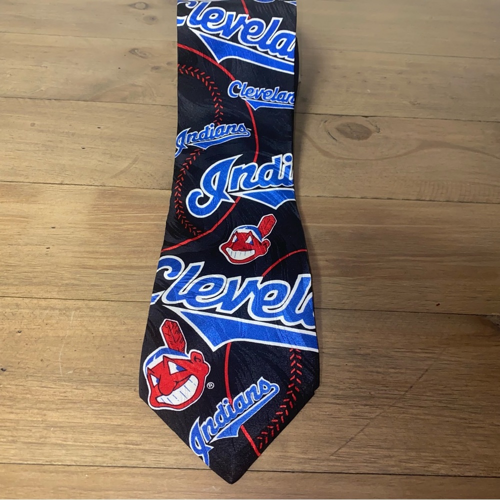 Vintage USA Cleveland Indians Men’s Neck Tie Chief Wahoo RM Sport 100% Silk 1993